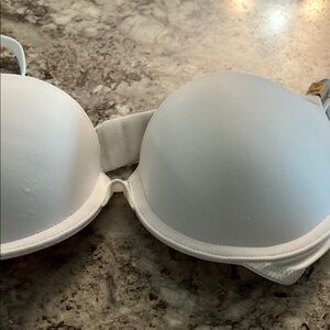 Victoria's Secret White Seamless T-Shirt Bra
